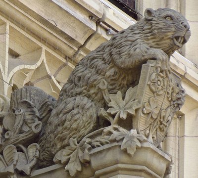 Beaver sculpture over the entrance to the Canadian Parliament Building (Wikimedia).